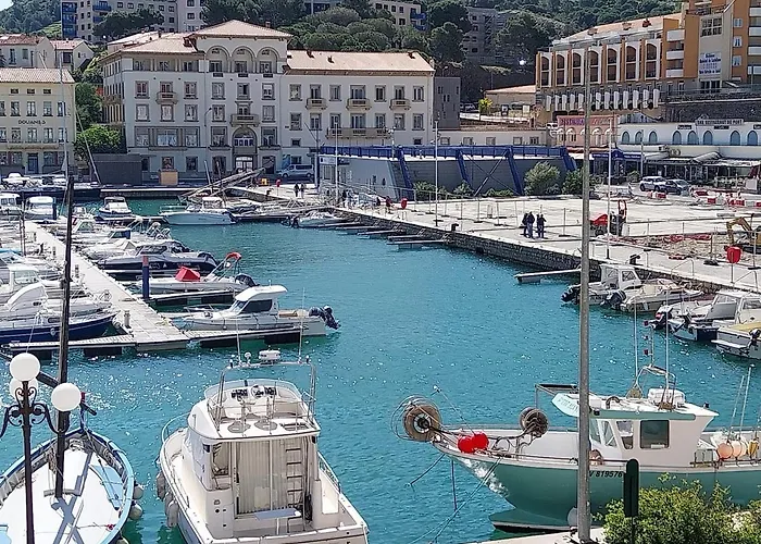 Port De Plaisance